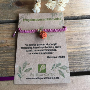 Pulsera morada rudraksha, regalo solidario de la ONG Semilla para el Cambio